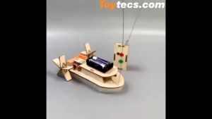 เรือกลไฟฟ้า การเล่นเรือกลไฟฟ้า Remote control paddle steamer ดิฉันไหลซินิวท์ วิทยาศาสตร์ เทคโนโลยี DIY สำหรับเล่นเด็ก การเล่นสิ่งประดิษฐ์