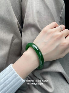 Natural Agate Ice Jadeite Bracelet Womens Spinach Green Beauty Bracelet Emperor Green Jade Bracelet 10mm Perfect Circle