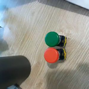 Nút nhấn xoay dừng khẩn phi 22 mm nhấn tự giữ