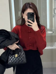 Áo Len Cardigan Đỏ Phong Cách Trung Hoa Mới Cho Nữ Mùa Thu Đông 2024 Áo Len Dệt Kim Thời Trang Áo Khoác Ngoài Bên Trong