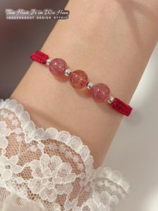 Natural Crystal Handwoven Red Rope Wealth Attracting Strawberry Crystal Bracelet for Women Sweet Style Couple Gift