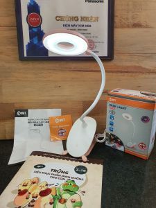Đèn Bàn Sạc Led Comet CT174 tích điện chạm cảm ứng dể dàng điều chỉnh chiều cao