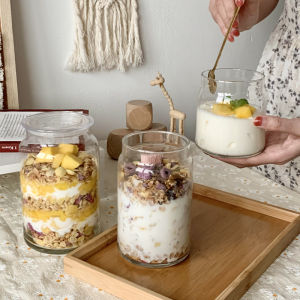 แก้วใสขนาดใหญ่สไตล์นอร์ดิกสําหรับอาหารเช้าพร้อมฝาปิดและซีลสําหรับใช้ในบ้าน แก้วนมโปร่งใสสําหรับโยเกิร์ตและซีเรียล