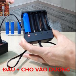 Sạc pin 18650 lithium đa năng 4 cổng sạc cùng lúc  sạc pin có đèn báo