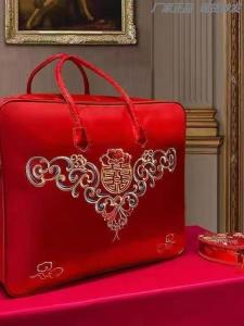 Wedding Quilt Storage Bag Red Satin Handheld Cotton Quilt Packaging Bag for Bridal Trousseau Four-Piece Set Storage Organizer
