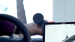 Spigen TapLock Adhesive-Free MagSafe Tesla Phone Mount for Model Y Juniper 2025/26 & Model 3/Y/S/X - for iPhones with MagSafe & Pixelsnap