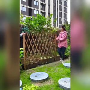 【Timeup】รั้วตกแต่งสวน DIY รั้วไม้แบบยืดหดได้ เสียบดินได้/พื้นเรียบ รั้วไม้ยืดสไลด์ สามารถนำไปกั้นพื้นที่ แข็งแรงทนทาน