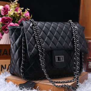 Fashionable Quilted Leather Shoulder Bag with Chain Straps Large Capacity Diagonal Bags for Men And Women Casual Style