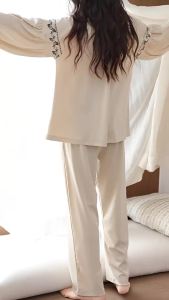 Plus Size Womens Spring and Autumn Cotton Round Neck Long Sleeved Pants Pajamas with Chest Pads Ladies Girls Loose Sleepwear Home Clothes