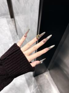 เล็บประดับเพชรสีทองสุดหรู ดีไซน์ตาแมว แต่งเล็บได้หลายครั้ง สไตล์เจ้าหญิง ชุบเงิน แต่งเล็บง่าย ดีไซน์ปีใหม่