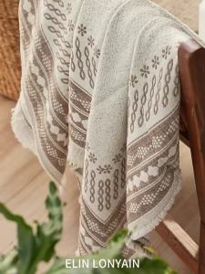 ELIN LONYAIN | Bohemian Style Lock Patterned Wool and Linen Blend Fringe Throw Blanket