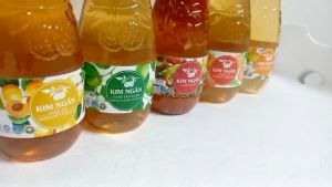 Giấm trái cây (táo mèo mơ vải táo xanh) lên men tự nhiên Kim Ngân chai 500ml dùng làm salad đồ uống eatclean healthy