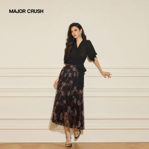 Elegant Design Black Solid Top and Skirt Outfit