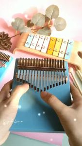Đàn kalimba 17 phím QUYNHLEMO màu xanh nhạt hình chữ nhật tặng kèm búa chỉnh âm
