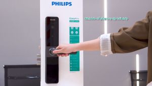 Bộ khóa cửa thông minh Gateway điều khiển từ xa vân tay thẻ từ mật khẩu và chìa cơ Philips DDL610-5HBS