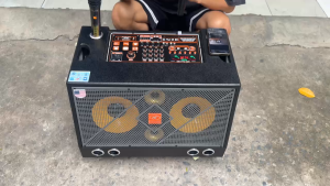 LOA KÉO HÁT KARAOKE BASS 25CM 6 ĐƯỜNG TIẾNG CÓ BLUETOOTH TẶNG 2 MICRO KHÔNG DÂY THÙNG SƠN CAO CẤP