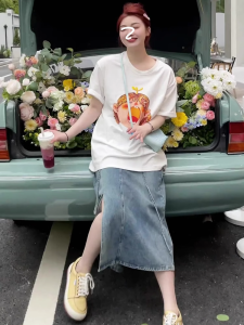 กระโปรงยีนส์ทรงเอเอวสูง ทรงเข้ารูป สำหรับผู้หญิงไซส์ใหญ่ ฤดูร้อน 2025 กระโปรงสั้นทรงเข้ารูปสำหรับผู้หญิงตัวเล็ก กระโปรงทรงเข้ารูป