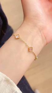 Gelang Tangan Clov*r Rantai Wanita Stainless Steel Wanita Korea Style Anti Karat Gelang Rantai Wanita Bahan Titanium Model Clover