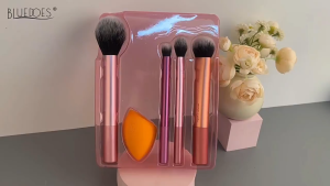 Real Techniques Everyday Essentials 5 in 1 Brush with FREE Sponge Make Up Brush Set