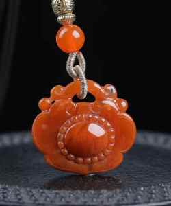 คริสตัลธรรมชาติที่หายากกระต่ายสีแดงผมสร้อยทารก Ruyi สีแดงสุดๆคริสตัลบริสุทธิ์น้ำใสวิญญาณ! แกะสลักสามมิติด้วยมือล้วนแกะสลักอย่างวิจิตรสวมใส่สามารถช่วยขับไล่ความชั่วร้ายได้ดีที่สุด