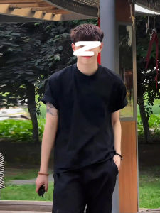 เสื้อยืดคอกลมแขนสั้นผ้าฝ้ายยาวสไตล์อเมริกันสำหรับผู้ชาย Pure Black Cleanfit Summer ทรงหลวม ทรงหลวม สวมใส่สบาย