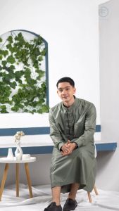 Jubah Gamis Pria Al-hijrotu Motif Polos Berkilau Lengan Panjang Tersedia 4 Warna Bahan Premium