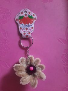 Gantungan kunci motif bunga cantik. Untuk ucapan terima kasih. thank you. ganci cantik. kawat bulu viral. pipe cleaner. akan dikirim random. yang ada difoto ready. memakai label hangtag. produk baru. dibuat secara khusus rapi. pernak pernik pesta