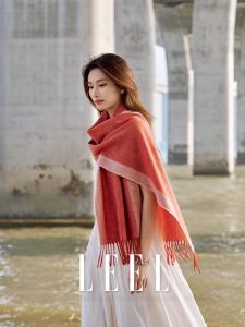 ผ้าพันคอสีแดง LEEL ผ้าขนสัตว์สำหรับผู้หญิงในฤดูหนาว อบอุ่น นุ่ม สีสันสดใส เหมาะกับเสื้อโค้ท ของขวัญวันเกิดสำหรับแฟนสาว