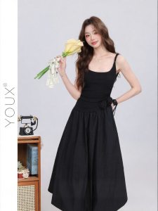 YOUXIANG | Đầm Đen Cổ U Thiết Kế Mỏng