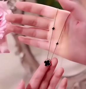 Kalung Fashion Wanita Bunga Clover Perhiasan Harian Anti Karat Termurah Nyaman buat Hari-Hari