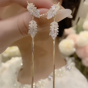 Elegant Leaf Shaped Drop Earrings with Micro-Paved Diamonds Slimming Face Effect Fashionable Long Tassel Silver Needle