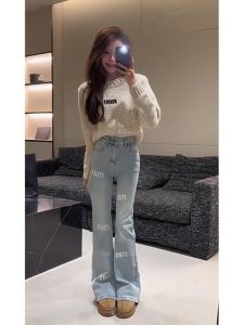 กางเกงยีนส์ทรงขาบานเอวสูงปักลายตัวอักษรสำหรับผู้หญิง กางเกงขายาวทรงขาบานเอวสูงสำหรับฤดูใบไม้ร่วงและฤดูหนาว