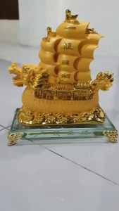 เสริมการงาน 3 ขนาด ของขวัญ ของมงคล เรือสำเภาหัวมังกร ขนบ้าน ฐานแก้ว งานเรซิ่นพ่นทรายทอง