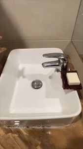 Amura Stay Young Face Wash - Mencerahkan & Mengangkat Kotoran Wajah