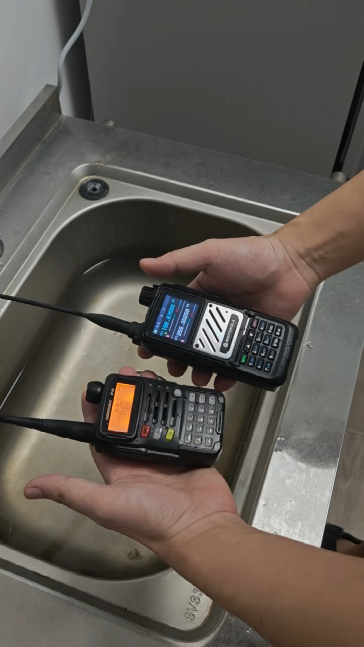 MOTOROLA GP450 8800mAh วิทยุเอฟเอ็มแบบพกพา เครื่องส่งรับวิทยุ 15กำลังวัตต์ ความจุสูง walkie talkie 199ช่อง 1-15กิโลเมตร อินเตอร์คอมวิศวกรรมกลางแจ้ง