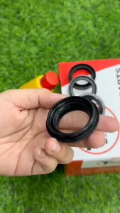 ซีลโช้คหน้า1คู่ และ ซีลกันฝุ่น1คู่ ครบชุด HONDA PCX160 ฮอนด้า พีซีเอ็กซ์160 ทุกรุ่น (ซีลกันฝุ่น + ซีลโช้คหน้า + น้ำมันโช้ค 2ขวด) pcx