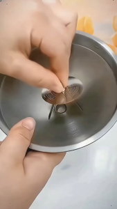 Phễu Inox 304 Có Lưới Lọc Cặn – Dụng Cụ Chiết Rót Dầu Rượu Nước Có Tay Cầm Tiện Lợi