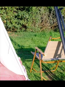 หน้าจอโปรเจคเตอร์สามขา ขนาด 60/72 /84/100นิ้ว จอรับภาพ แถมขาตั้งฟรี แบบแขวนติดผนังและตั้งพื้นได้