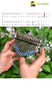 หมีสายรูง✨เครื่องดนตรี Kalimba คาลิมบ้า แบบพกพา นิ้วหัวแม่มือเปียโน 17 นิ้วที่สำคัญ พร้อมกล่องของขวัญ