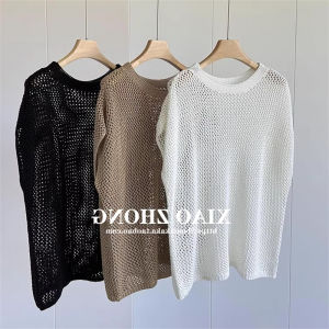 เสื้อถักแขนสั้นไหล่ตกคอกลมทรงหลวมฉลุลายแบบเรียบง่ายมีดีไซน์นิยมในคนกลุ่มหนึ่งแบบใหม่ฤดูใบไม้ผลิและฤดูร้อนเสื้อคลุมผู้หญิง