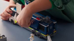 LEGO City 60418 Police Mobile Crime Lab Truck Building Set Toys (674 Pieces)