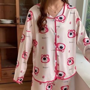 DS ชุดนอนผู้หญิง🌷พร้อมส่ง🌷ชุดนอน เสื้อแขนยาว-กางเกงขายาว ชุดนผ้าอนคอตตอน ลายการ์ตูนน่ารักๆ ผ้านิ่มใส่สบาย Womens pajamas M-2XL เสื้อผ้าผู้หญิง