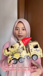 [KST] Mainan Truk Kendaraan Tangguh Petualangan Lampu LED Musik Anak Laki Laki Kado Ultah