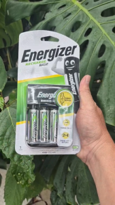 Máy sạc pin Energizer kèm 4  pin sạc AA 1350mAh CHVC5 chính hãng - Sạc được pín sạc AA và AAA