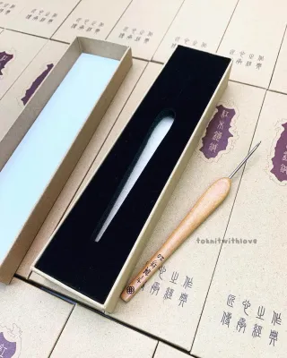 Kim móc Thất Châm Phường dùng móc len thiết kế cong cán gỗ đầu kim chất liệu thép không gỉ móc cực mướt