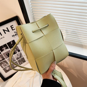 High-End Texture Small Woven Mobile Phone Bag Womens Spring Summer New Style Versatile Single Shoulder Crossbody Bag