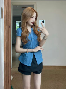 YUEZHONGWEI | เสื้อเชิ้ตแขนสั้นทรงเข้ารูปสีฟ้า ทรงเข้ารูปสำหรับผู้หญิง ทรงเข้ารูป ดีไซน์เก๋ไก๋ ทรงเข้ารูป เสื้อเชิ้ตแขนสั้นสำหรับผู้หญิง