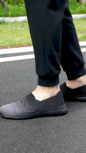 KOMAST Soft-soled casual mens shoes breathable and shock-absorbing outdoor mens shoes