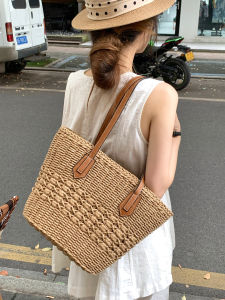 Summer New Large Capacity Straw Woven Bag Womens Niche Retro Beach Vacation Style Beach Sand Bag Commute Single Shoulder Tote Bag