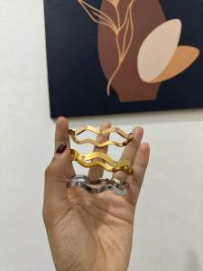 Gelang wanita dewasa gelombang permata gelang wanita titanium embos anti karat anti luntur